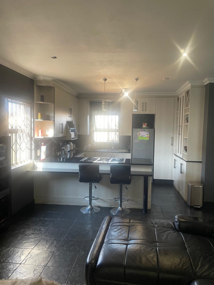 4 Bedroom Property for Sale in Gateway Manor North West